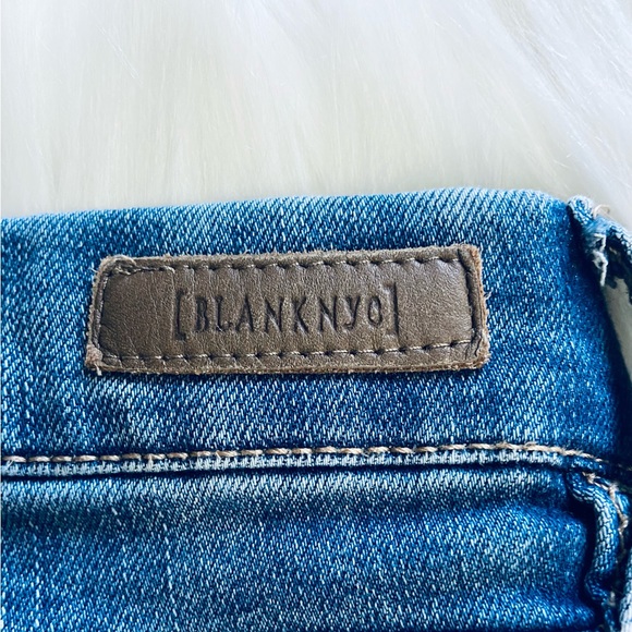 BLANK NYC Embroidered Hiker Distressed Stretch Women’s Jean Shorts Size 30 - Picture 3 of 10